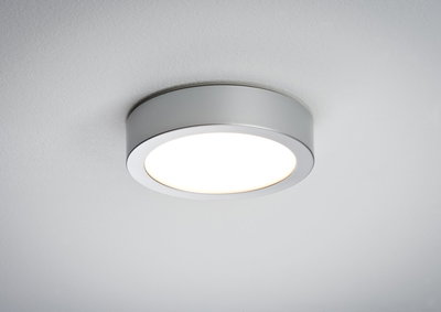 Runde Deckenleuchte aus mattem Aluminium in Silber mit warmweißem LED-Licht für Wohnräume