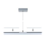 Silberne LED-Pendelleuchte mit Stahlseil und rechteckiger Deckenbefestigung für moderne Innenräume