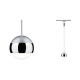 Moderne pendel i sølvmetal med hvid diffusor i kugleform til elegant rumlys