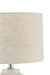 Abat-jour beige en lin avec base en céramique crème et détail métallique pour éclairage intérieur