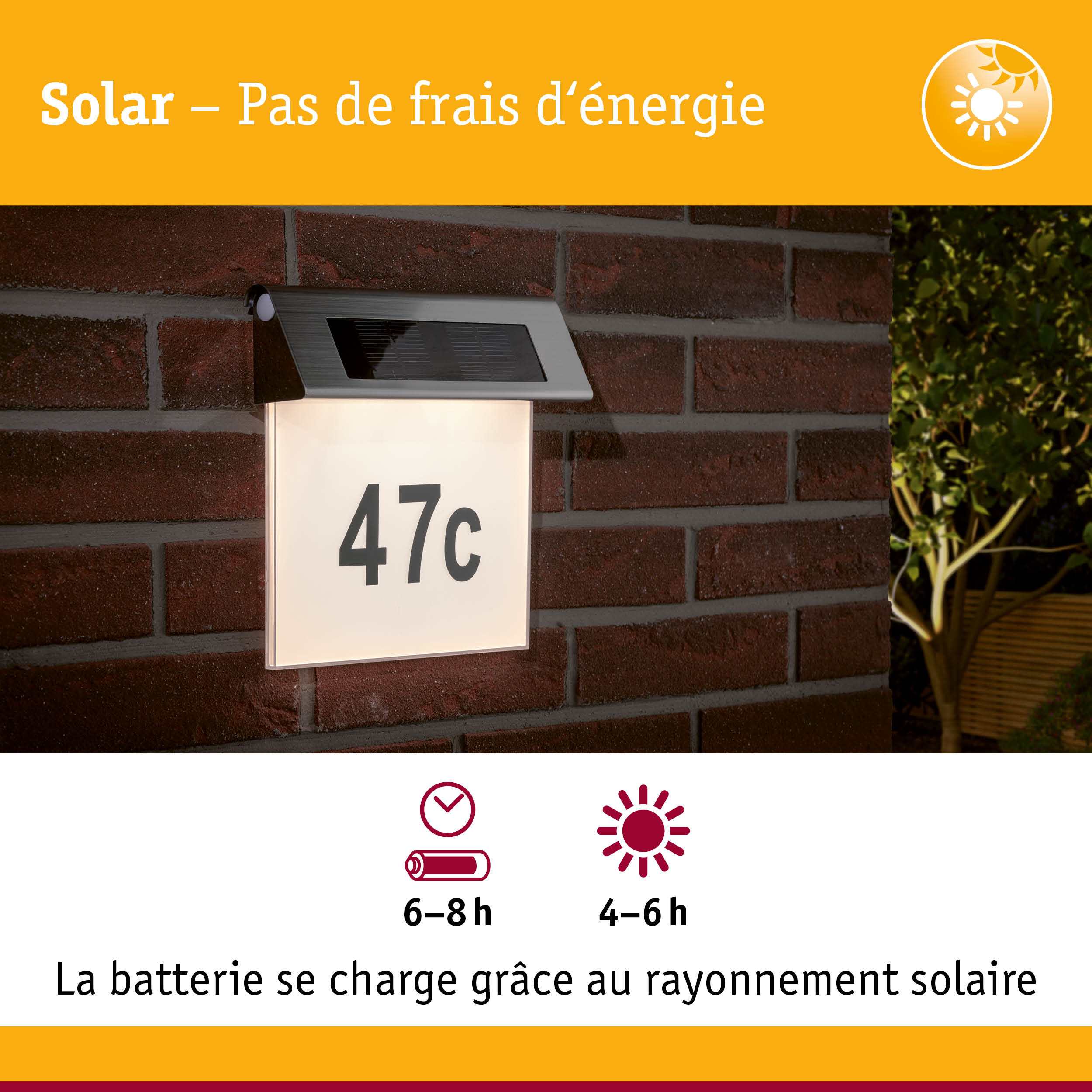 Éclairage solaire pour numéro de maison avec toit en acier inoxydable et panneau lumineux blanc sur mur en brique rouge