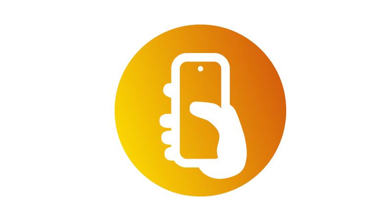 Ikon af hånd, der holder smartphone på orange-gul baggrund til app-styring.