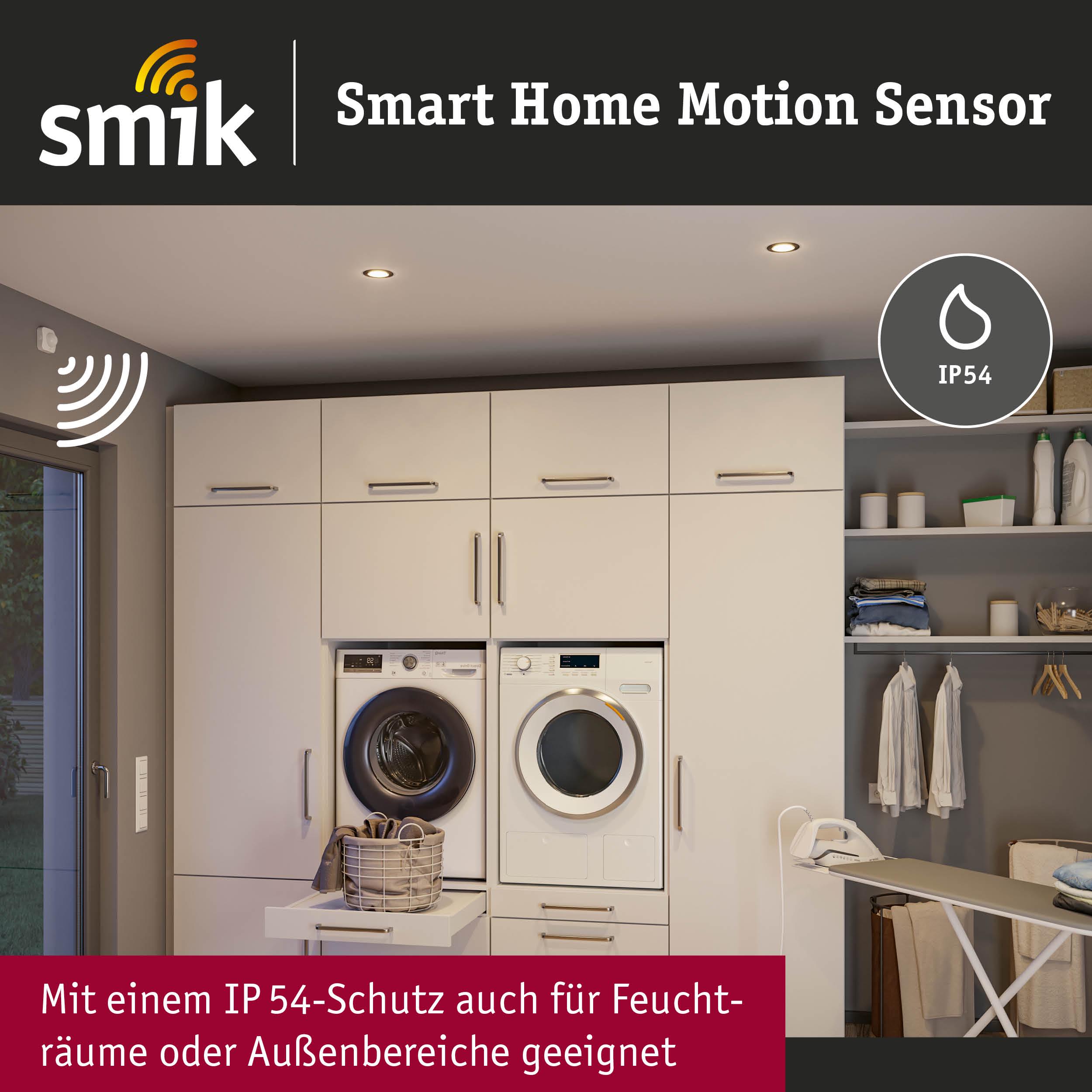 Smart Home Bewegungsmelder mit IP54 Schutz in moderner Waschküche mit weißen Schränken und Geräten
