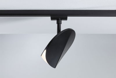 Schwarze LED-Schienenleuchte aus Metall mit modernem Design für flexible Raumbeleuchtung