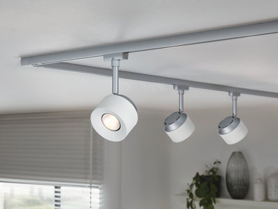 Rail de plafond LED blanc moderne avec trois spots réglables en métal pour éclairage intérieur