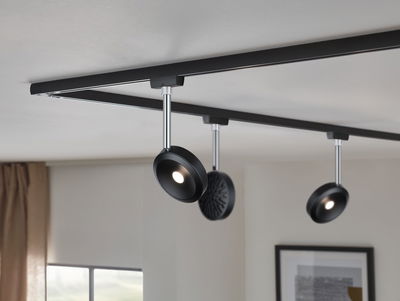 Sort LED-loftskinnesystem med runde justerbare spots til moderne rumlys