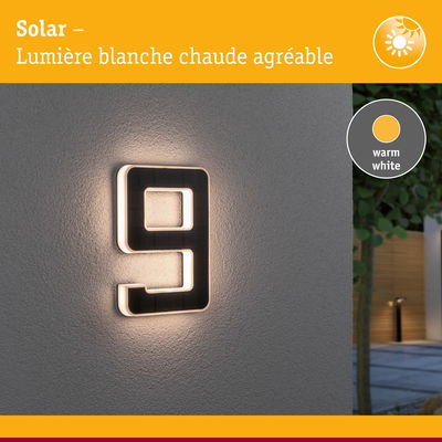 Numéro de maison solaire 9 avec lumière blanche chaude sur mur gris pour éclairage extérieur