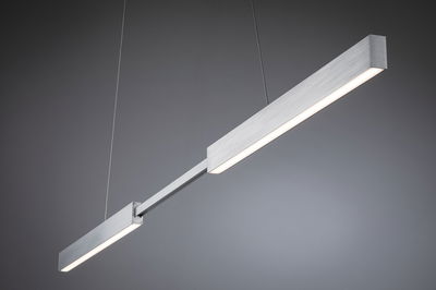 Moderne LED-hanglamp van geborsteld zilverkleurig aluminium met warm wit licht voor woonruimtes
