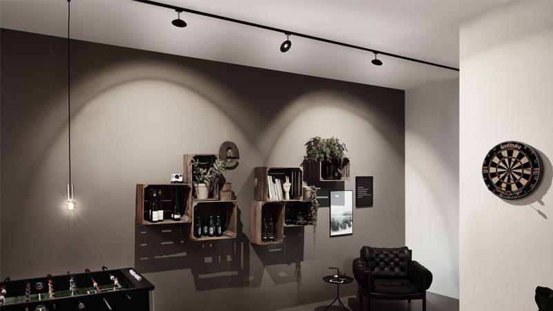 Das URail Schienensystem ist im Home Office flexibel einsetzbar. URail Spots setzen Akzente