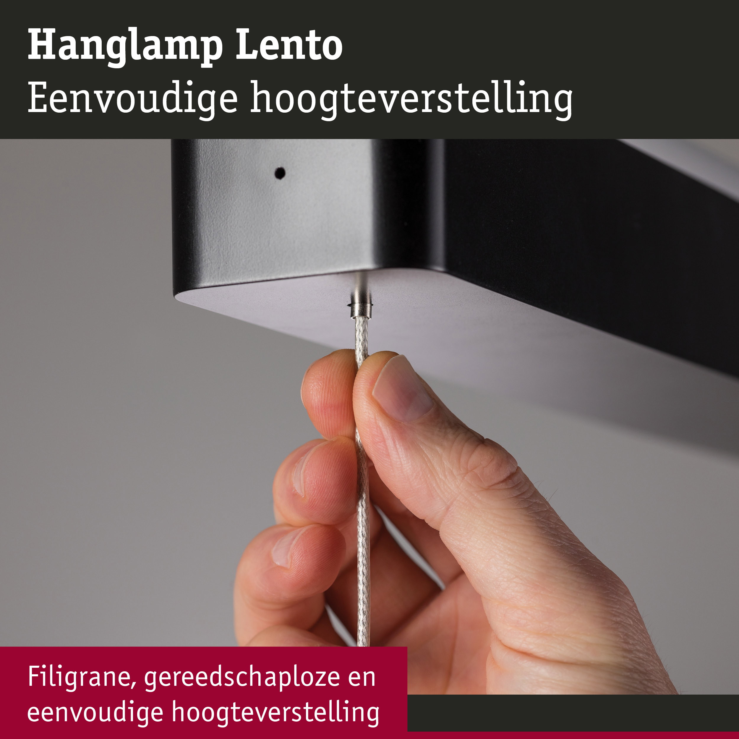 Hand houdt zilverkleurige kabel vast aan zwarte metalen bevestiging van hanglamp Lento met hoogteverstelling