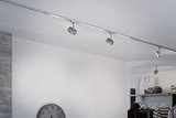 Moderne LED-Schienenbeleuchtung in Silber mit verstellbaren Spots für Wohn- und Geschäftsräume.
