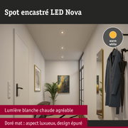 Spot encastré LED Nova doré mat avec lumière blanc chaud pour un éclairage élégant du couloir