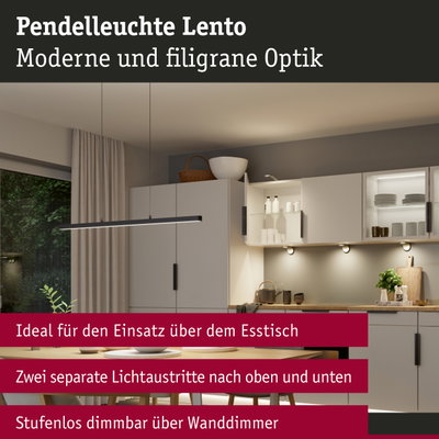 Pendelleuchte Lento in schwarzem Metall mit modernem Design über hellem Holztisch in Küche
