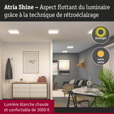 Salon éclairé par des luminaires Atria Shine LED avec lumière blanche chaude et rétroéclairage