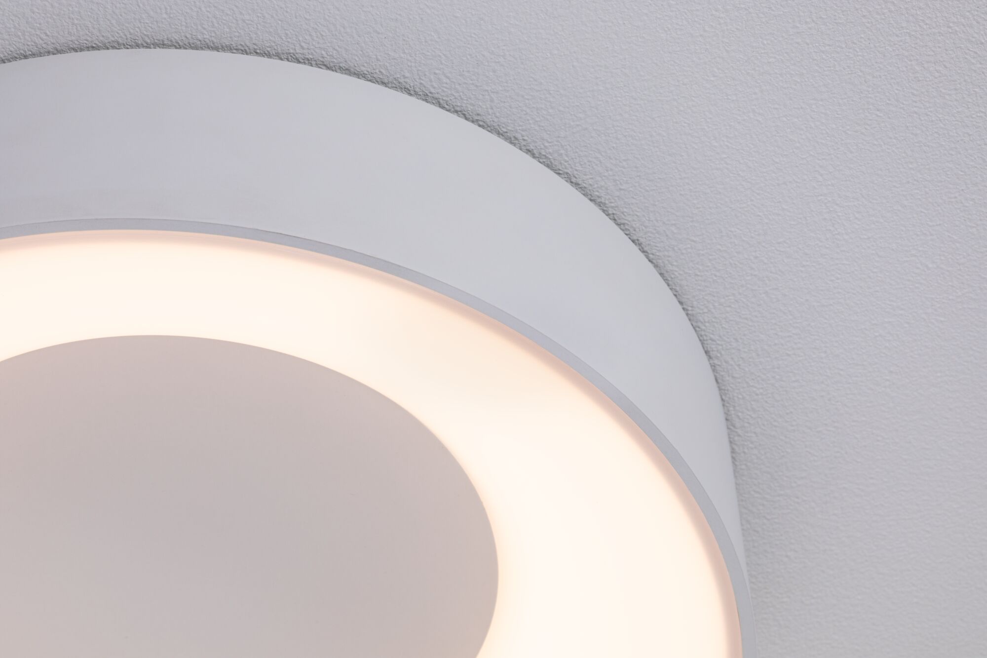 Plafonnier LED rond blanc avec lumière blanche chaude et design moderne pour espaces de vie