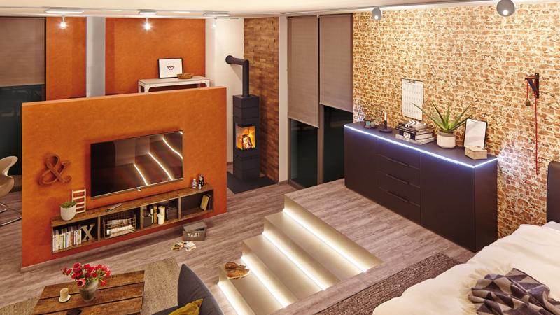 Modernes Wohnzimmer mit LED-Stufenbeleuchtung und indirekter Lichtleiste auf schwarzem Sideboard, Ziegelwand.