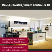 Moderne witte keuken met indirecte LED-verlichting en MaxLED Switch Dimm Controller IR voor lichtregeling