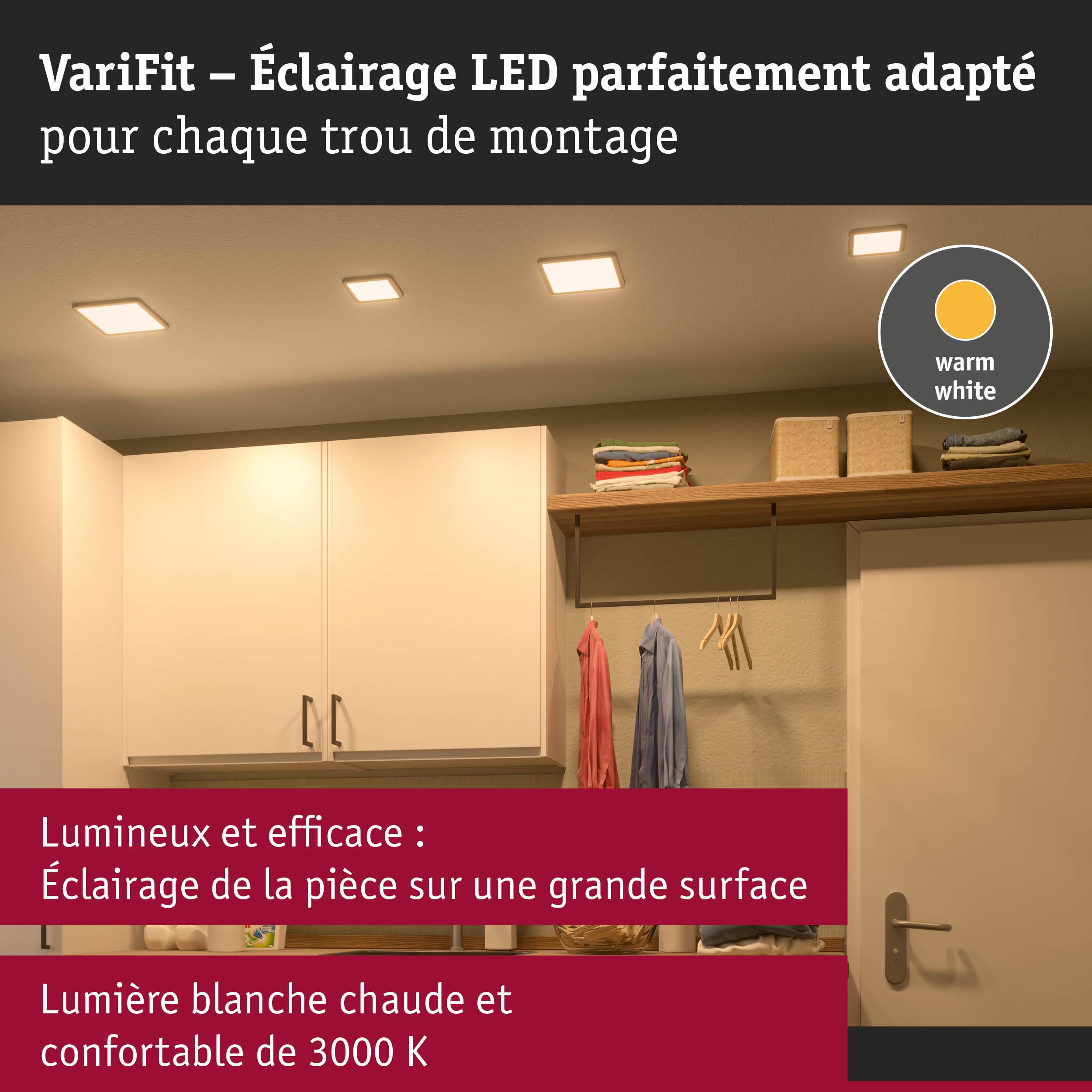 Éclairage LED blanc chaud 3000K pour grande pièce avec armoire et vêtements suspendus