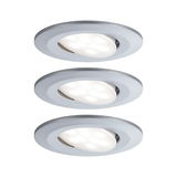 Drei runde LED-Einbaustrahler in matt-silber mit schwenkbarem Leuchtkopf für flexible Beleuchtung