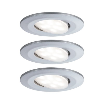 Drei runde LED-Einbaustrahler in matt-silber mit schwenkbarem Leuchtkopf für flexible Beleuchtung
