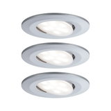 Drei runde LED-Einbaustrahler in matt-silber mit schwenkbarem Leuchtkopf für flexible Beleuchtung