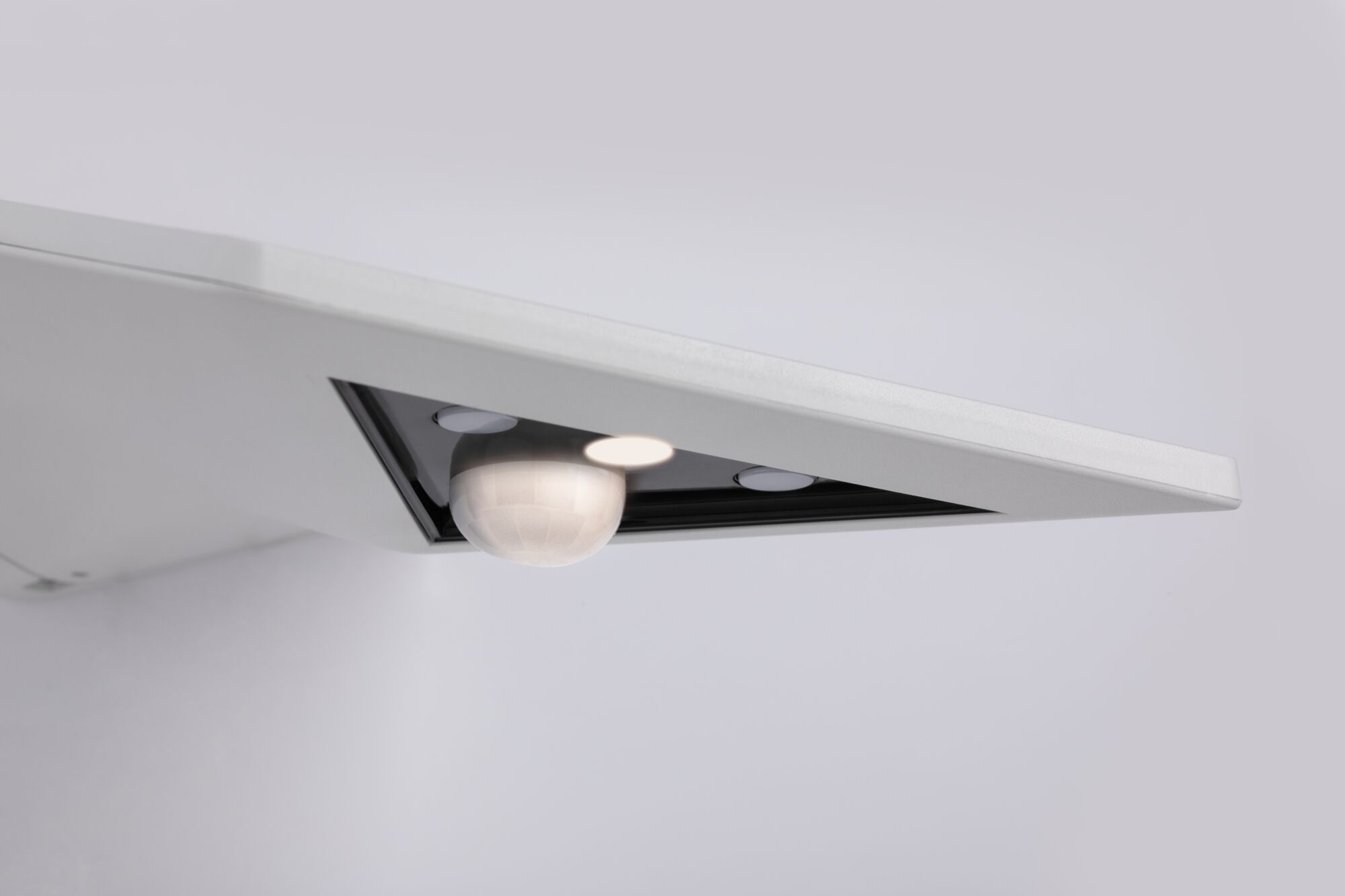Weißer Deckenleuchten-Sensor mit rundem Bewegungsmelder für smarte Lichtsteuerung