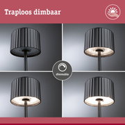 Zwarte dimbare LED-vloerlamp met geribbelde metalen kap, moderne verlichting voor woonruimtes