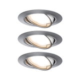 Drie ronde inbouwspots van geborsteld zilverkleurig aluminium met warm wit licht