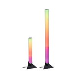 Zwei moderne LED-Lichtleisten in Schwarz mit mehrfarbiger RGB-Beleuchtung für stimmungsvolle Raumbeleuchtung.