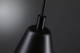 Schwarze Metall-Pendelleuchte mit mattem Finish für moderne Innenbeleuchtung und Designakzente