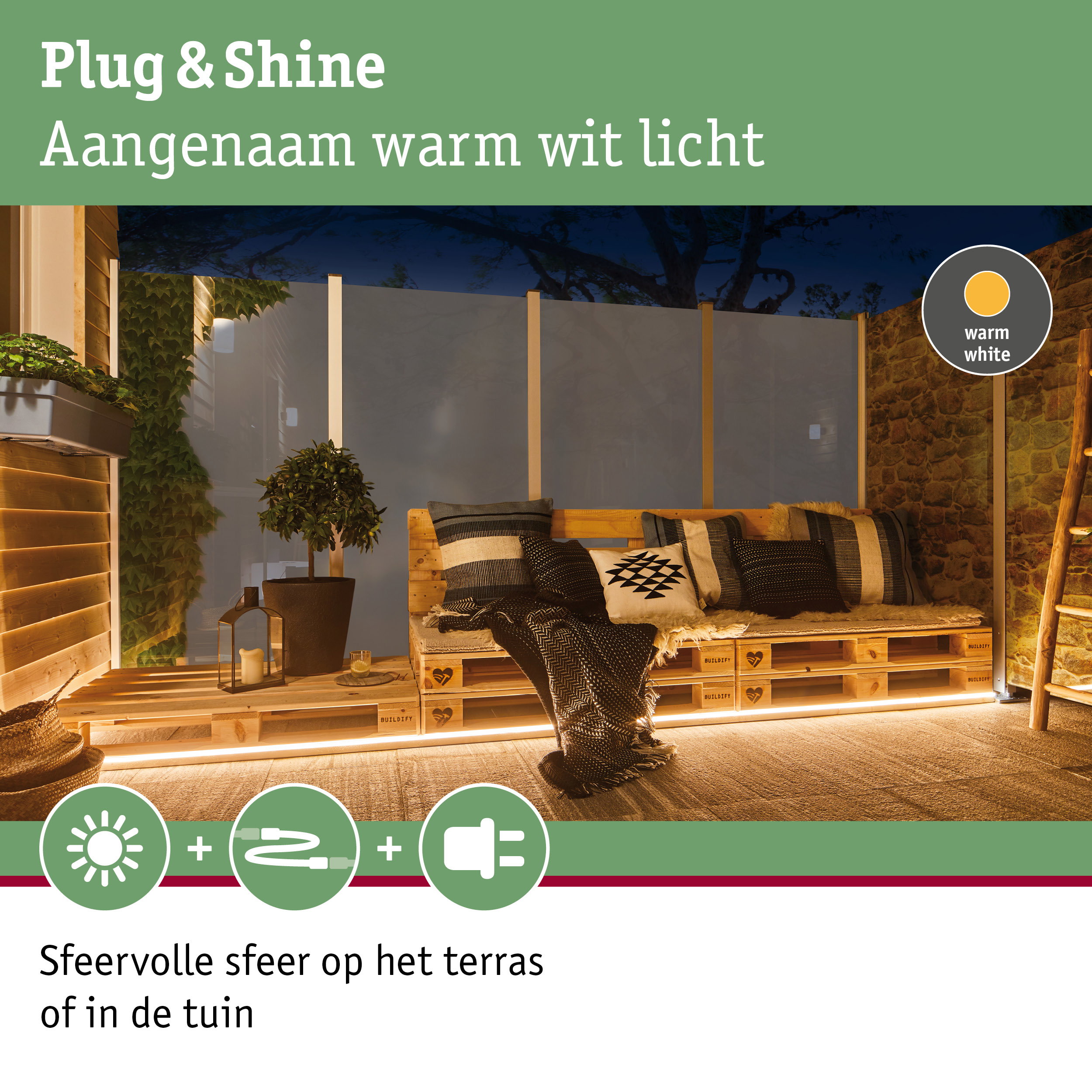 Gezellig terras met warm wit LED-licht en houten palletbank voor sfeervolle tuinverlichting