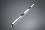 Moderne LED-Pendelleuchte aus Aluminium in Silber mit drei länglichen Leuchtflächen für Wohnräume.