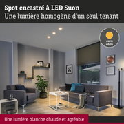 Spot encastré LED Suon avec lumière blanc chaud dans un salon moderne aux meubles gris
