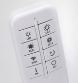 Hvid LED-fjernbetjening med knapper til lysstyrke, farvetemperatur, opsætning, tænd og sluk
