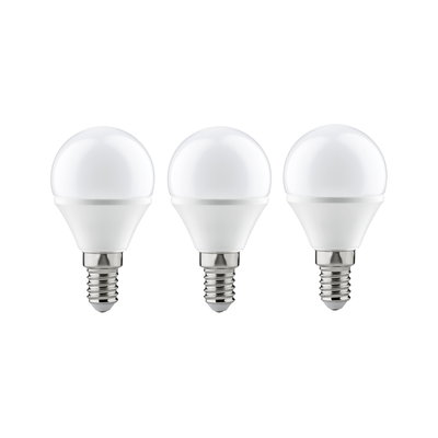 Drei weiße LED-Leuchtmittel mit E14-Fassung und mattiertem Kunststoffgehäuse für energiesparende Beleuchtung