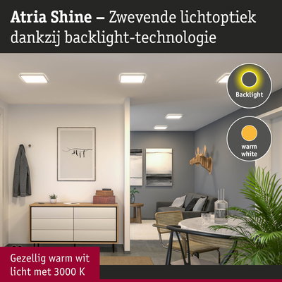 Woonkamer met Atria Shine LED-plafondlampen in warm wit licht en backlight-technologie
