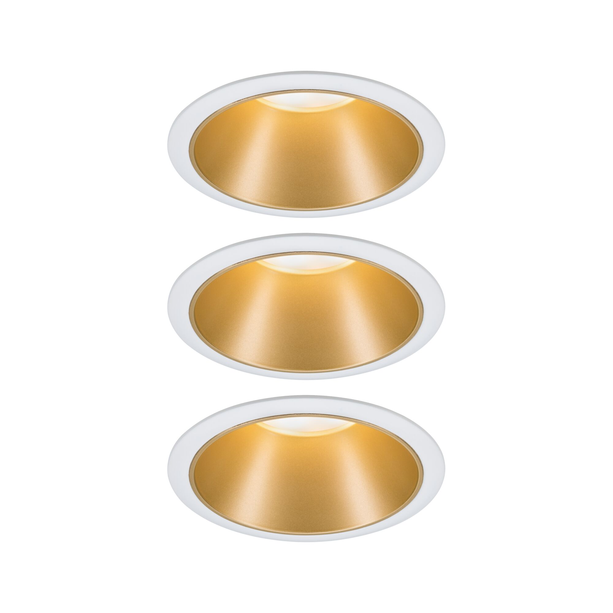 Trois spots encastrés blancs avec réflecteur doré pour éclairage LED moderne au plafond.