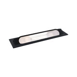Schwarze LED-Einbauleuchte mit länglichem, mattweißem Diffusor für moderne Innenbeleuchtung