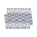 Flexible LED-Lichtband mit weißen LEDs auf silberner Platine für moderne Beleuchtungslösungen