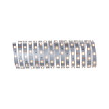 Flexibler LED-Lichtstreifen mit warmweißen LEDs auf silberner Platine für dekorative Beleuchtung