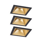 Drei quadratische Einbaustrahler aus schwarzem Metall mit goldfarbenem Reflektor für LED-Beleuchtung