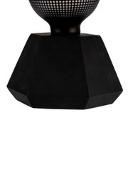 Socle de lampe noir facetté en métal avec motif perforé pour éclairage LED moderne