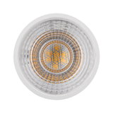 Nærbillede af hvid LED-spot med klar reflektor til energieffektiv belysning
