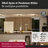 Cuisine moderne avec spots URail et Pendulum Hildor dimmables en blanc et bois pour un éclairage polyvalent