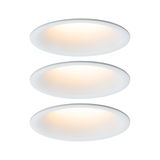 Trois plafonniers LED ronds blancs avec lumière blanche chaude pour intérieurs modernes.