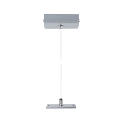 Zilverkleurige stalen kabel met rechthoekige metalen plafondbevestiging voor LED-hanglampen.