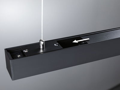 Schwarzes Aluminium-Seilabhängesystem mit verdecktem Kabelkanal und Pfeil für LED-Schienenbeleuchtung