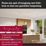 Moderne witte hanglampen en spots in lichte keuken met houten kasten en E14 lampfitting