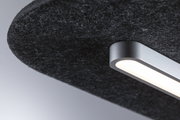 Moderne LED-Deckenleuchte mit grauem Aluminiumgehäuse und schwarzem Filzschirm für Wohnräume.