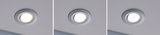 Ronde LED-inbouwspots met zilverkleurige metalen rand en waterdruppels, verschillende lichtkleuren.